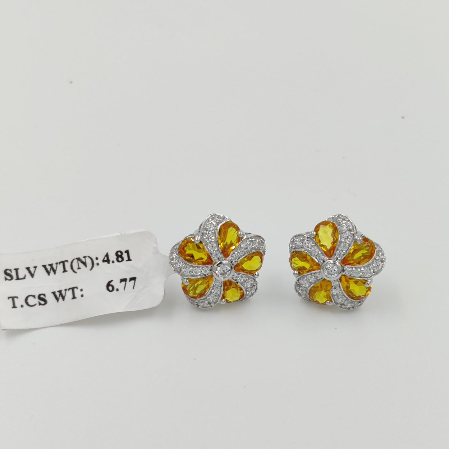 Flower Shaped Stud Earrings – Elegant & Pretty for Any Season | Timeless Beauty for Every Outfit