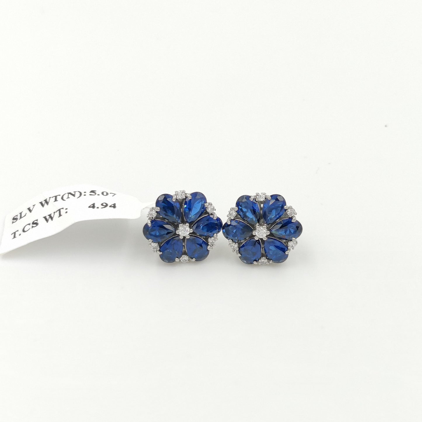 Flower Shaped Stud Earrings – Elegant & Pretty for Any Season | Timeless Beauty for Every Outfit