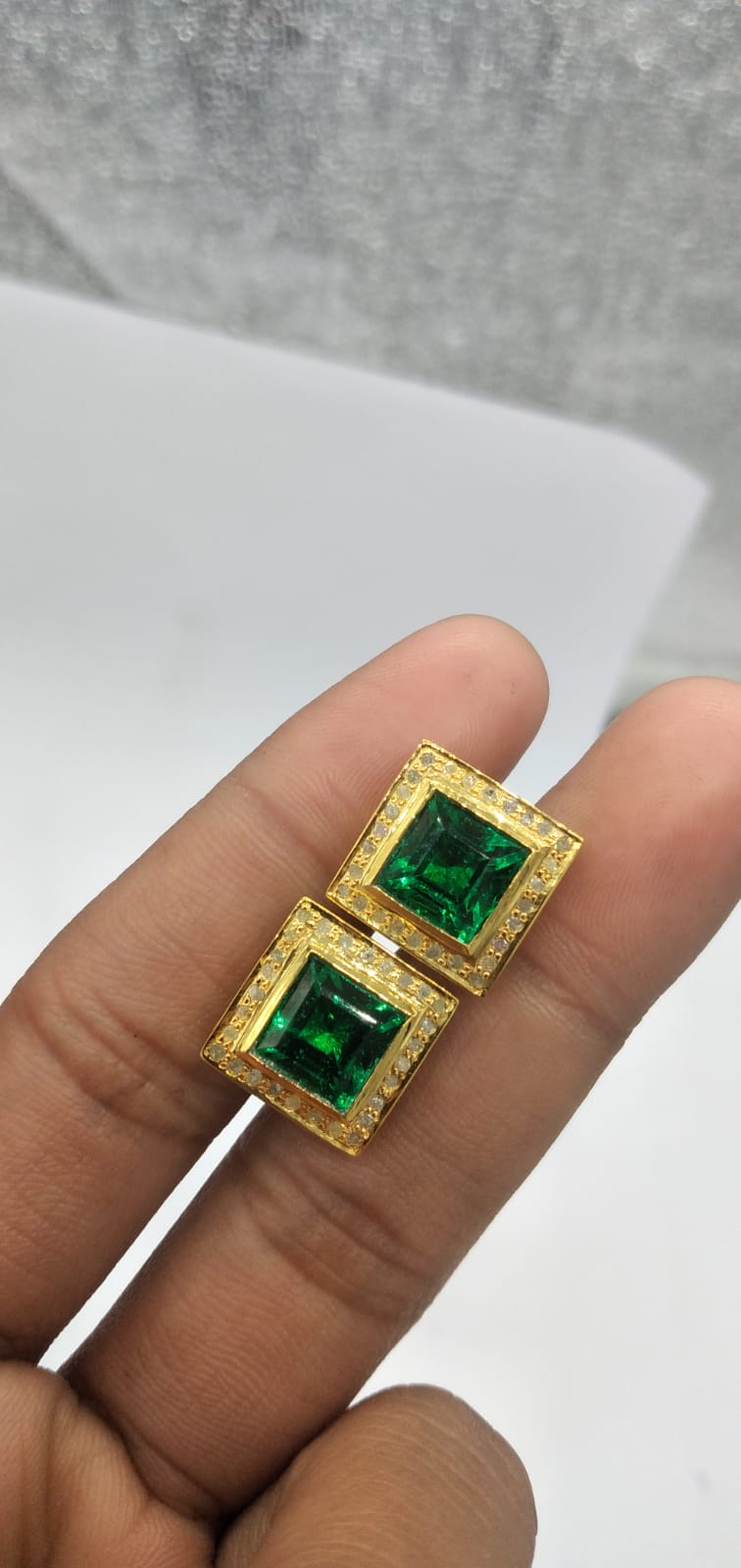Labmade emerald  Cufflink